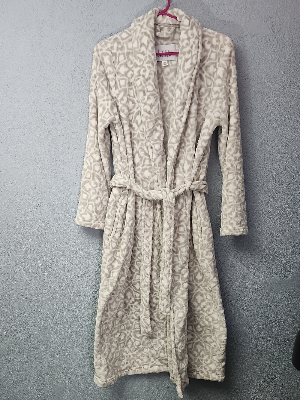 Nicole Miller Cream Patterned Plush Shawl-Collar Robe